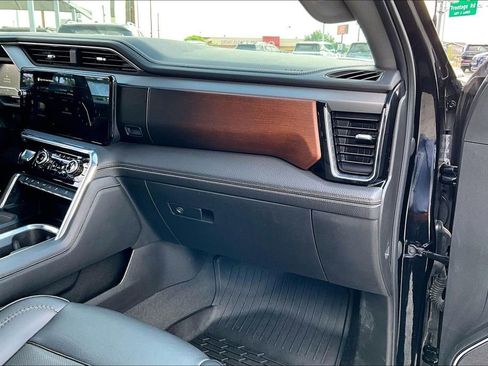 Used 2024 GMC Sierra 2500 Denali w/ Denali Reserve Package image 19