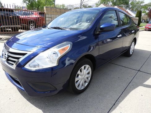 Used 2019 Nissan Versa SV FWD image 4