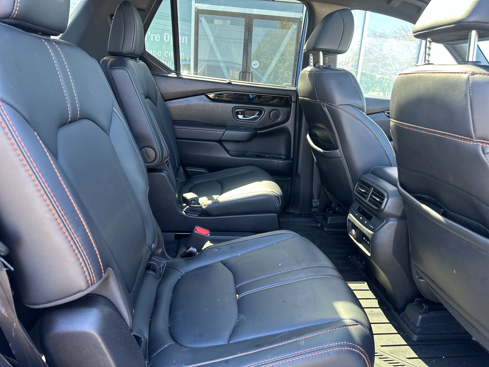 Used 2025 Honda Pilot TrailSport image 13