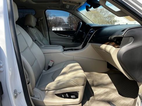 Used 2020 Cadillac Escalade ESV Luxury image 24