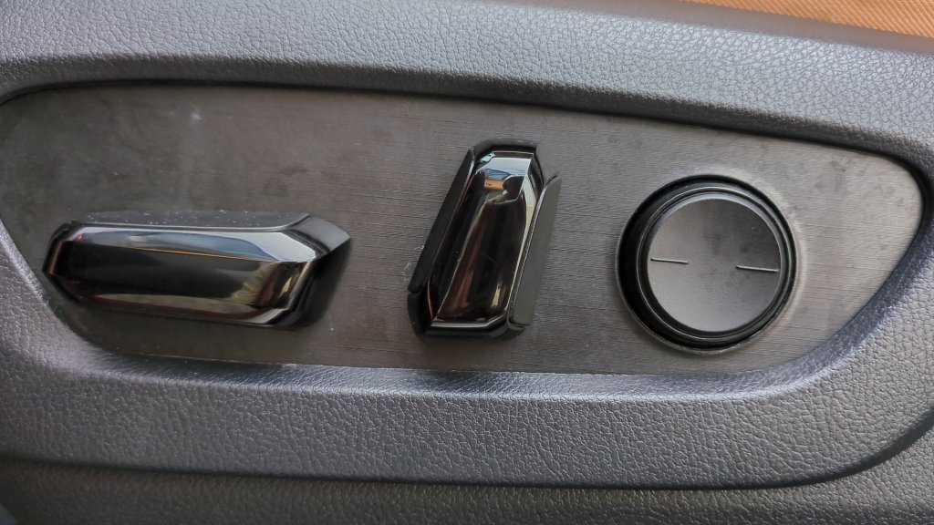 Used 2025 Lexus NX 250 FWD w/ Towing Package (2000 Lbs) image 16