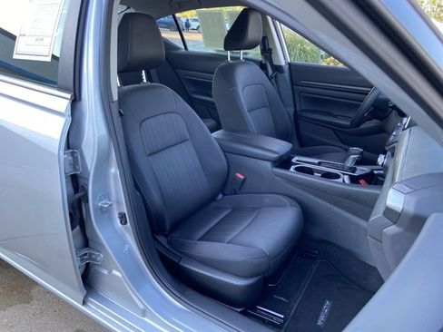 Used 2024 Nissan Altima 2.5 SV image 19