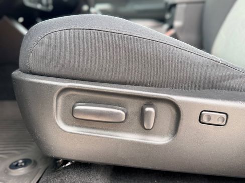 Used 2021 Toyota Tacoma TRD Off-Road image 9