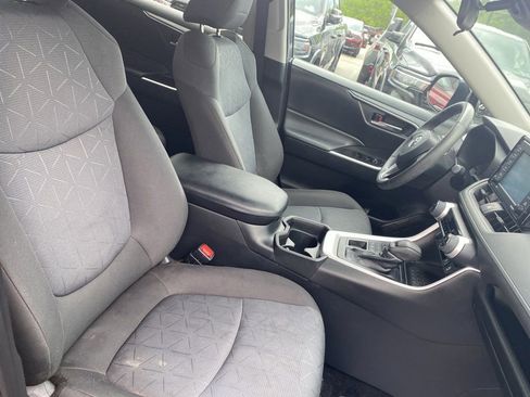 Used 2020 Toyota RAV4 XLE w/ XLE Grade Weather Package AWD/4WD image 9
