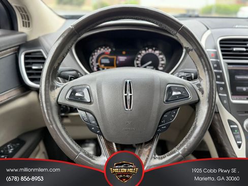 Used 2016 Lincoln MKX Reserve w/ Technology Package FWD image 16