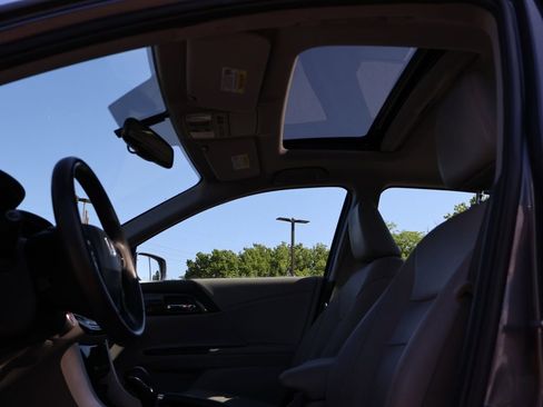 Used 2017 Honda Accord EX-L image 31