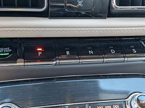 Used 2022 Lincoln Nautilus Reserve image 28