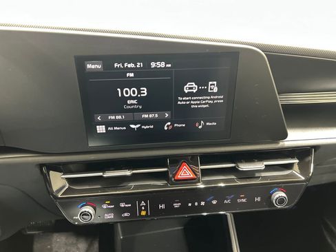 New 2025 Kia Niro LX image 17