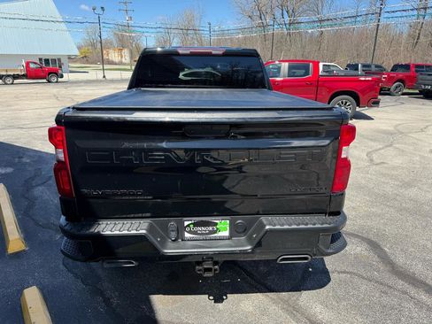 Used 2022 Chevrolet Silverado 1500 Custom Trail Boss w/ Midnight Edition AWD/4WD image 4