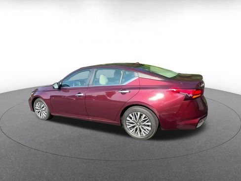 Used 2025 Nissan Altima 2.5 SV FWD image 10