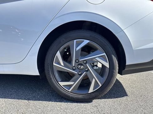 Used 2025 Hyundai Elantra SEL FWD image 19