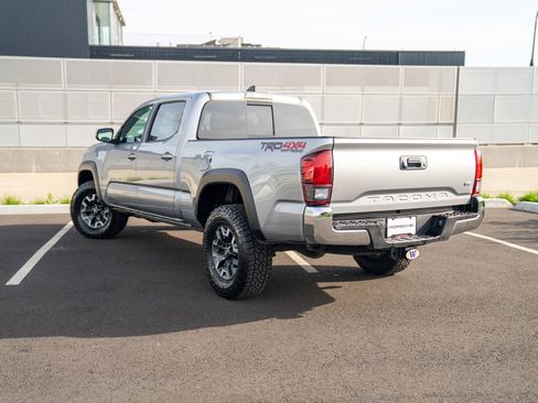 Used 2018 Toyota Tacoma TRD Off-Road AWD/4WD image 3
