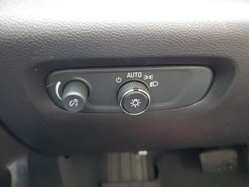 Used 2020 Chevrolet Traverse LS image 23