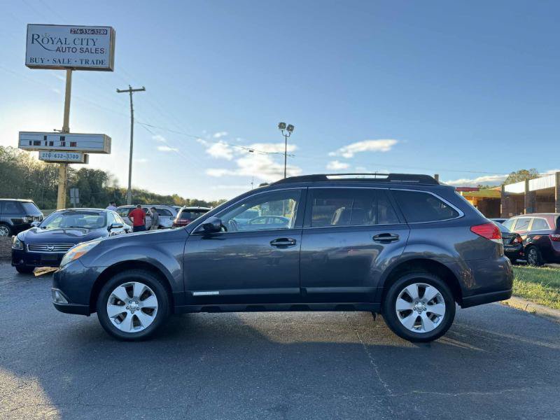 Used 2010 Subaru Outback 2.5i Premium AWD/4WD image 8