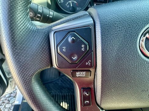 Used 2018 Toyota Tacoma TRD Sport AWD/4WD image 14
