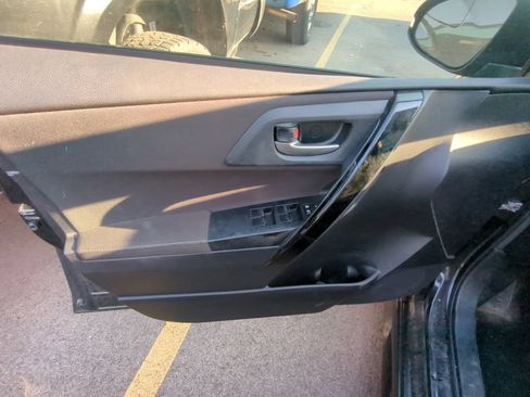 Used 2018 Toyota Corolla iM w/ Carpet Mat Package (TMS) FWD image 8