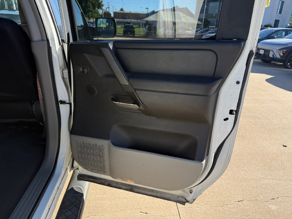 Used 2004 Nissan Titan LE w/ (NAV) Nissan Navigation Pkg AWD/4WD image 22