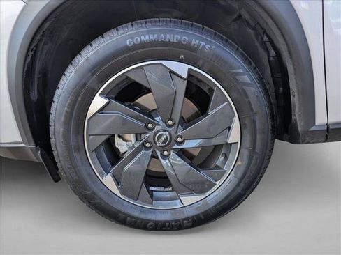 Used 2025 Nissan Rogue SV AWD/4WD image 25