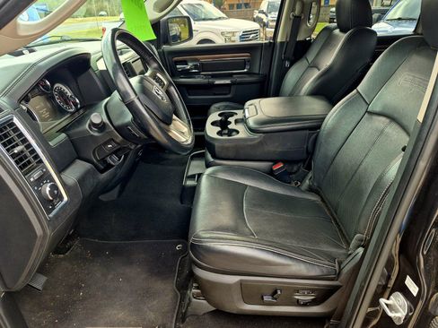 Used 2018 RAM 1500 Laramie w/ Convenience Group image 9