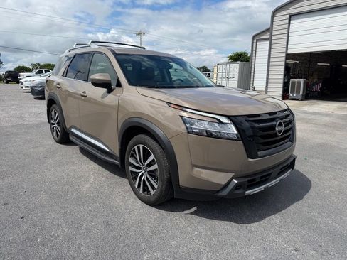 Used 2023 Nissan Pathfinder Platinum w/ Black Appearance Package FWD image 2