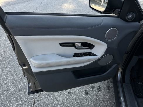 Used 2019 Land Rover Range Rover Evoque SE Premium image 13