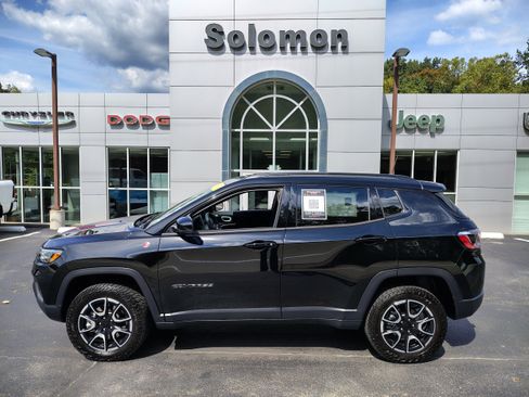 Certified 2024 Jeep Compass Trailhawk w/ Trailhawk Convenience Group image 1