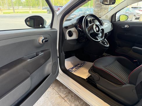 Used 2017 FIAT 500 Pop image 3