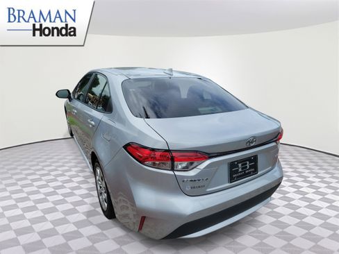 Used 2021 Toyota Corolla LE FWD image 4