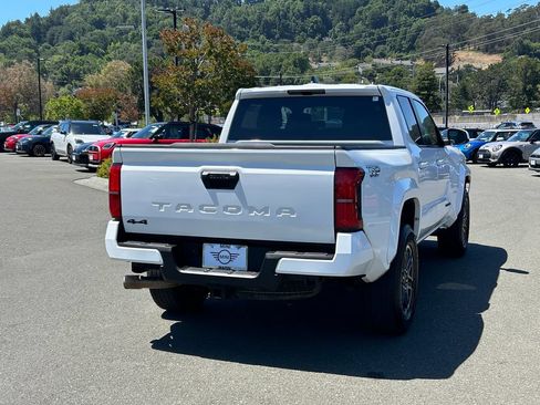 Used 2025 Toyota Tacoma TRD Sport AWD/4WD image 5