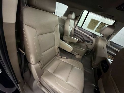 Used 2019 Chevrolet Suburban Premier RWD image 28