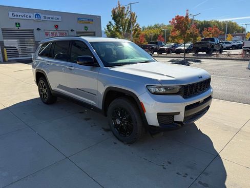 New 2025 Jeep Grand Cherokee L Altitude image 6