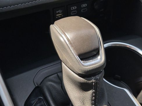 Used 2025 Toyota Highlander XLE FWD image 21