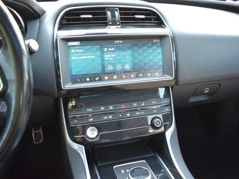 Used 2019 Jaguar XE Premium AWD/4WD image 19