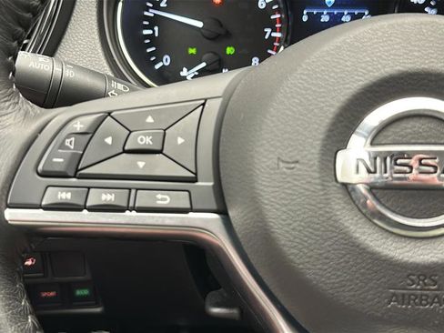 Used 2017 Nissan Rogue SL AWD/4WD image 17