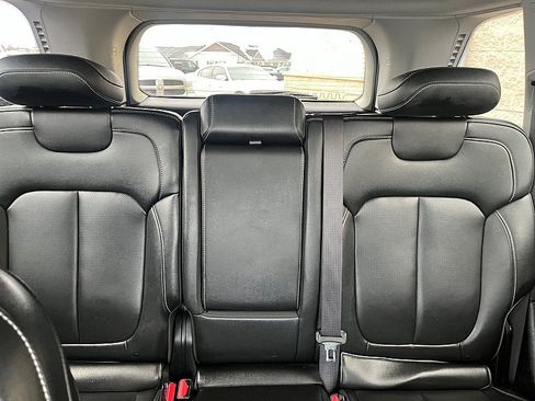 Used 2023 Jeep Grand Cherokee Limited w/ Luxury Tech Group II image 34