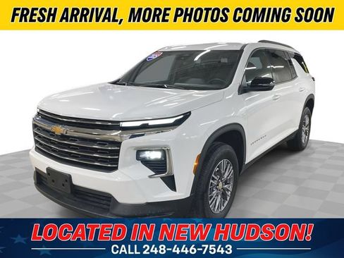 Used 2025 Chevrolet Traverse LT AWD/4WD image 1