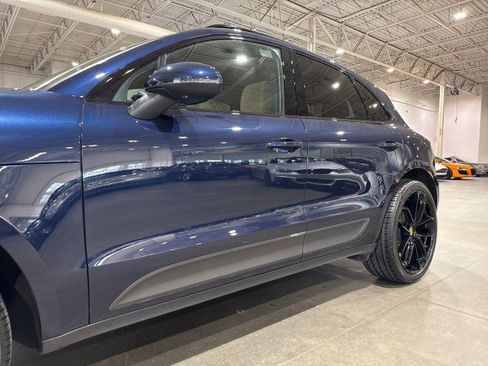 Used 2021 Porsche Macan w/ Premium Package image 26