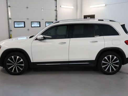 Used 2022 Mercedes-Benz GLB 250 4MATIC w/ Premium Package Lite image 4