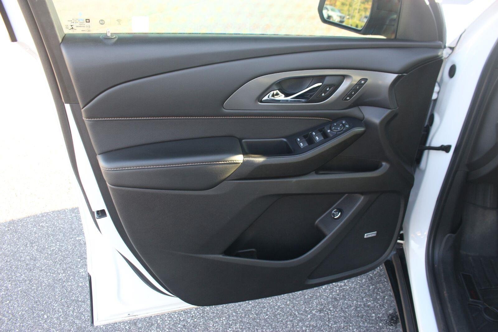 Used 2021 Chevrolet Traverse Premier w/ Redline Edition FWD image 12