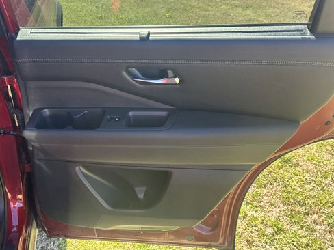 Used 2022 Nissan Pathfinder Platinum w/ Cargo Package image 16