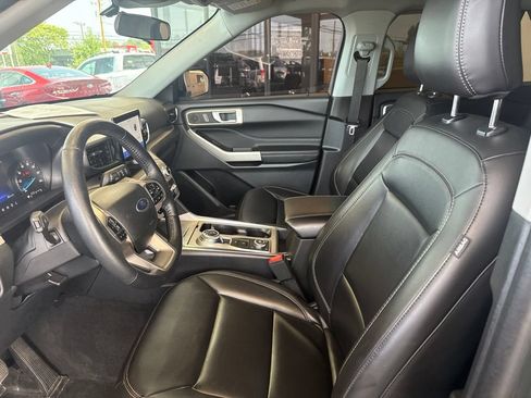 Used 2023 Ford Explorer XLT w/ Equipment Group 202A AWD/4WD image 13