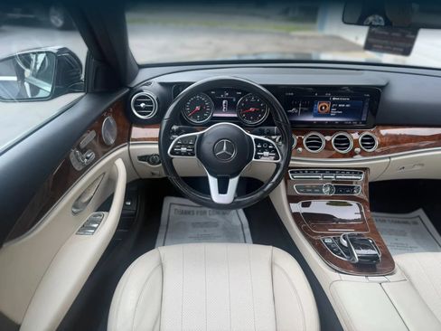 Used 2019 Mercedes-Benz E 300 4MATIC image 13