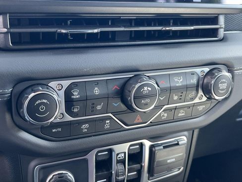 New 2025 Jeep Wrangler Unlimited Rubicon 392 image 13