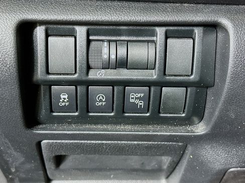 Used 2021 Subaru Crosstrek 2.5i Sport w/ Moonroof Package image 17