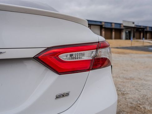 Used 2019 Toyota Camry SE image 11