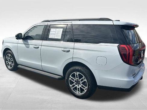 Certified 2025 Ford Expedition Active AWD/4WD image 5