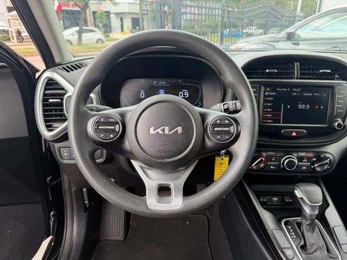 Used 2023 Kia Soul LX w/ LX Technology Package FWD image 20