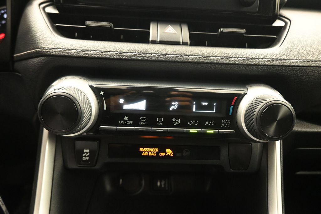 Used 2019 Toyota RAV4 LE FWD image 19