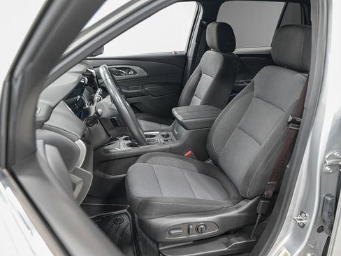 Used 2022 Chevrolet Traverse LT image 16