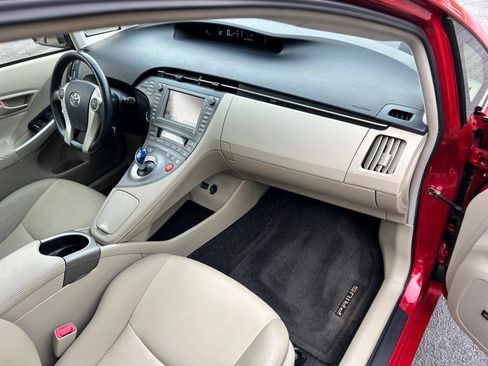 Used 2013 Toyota Prius Four w/ Deluxe Solar Roof Pkg image 39